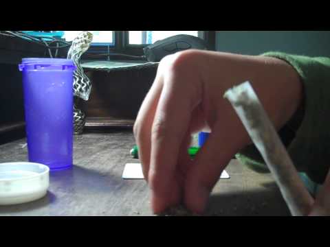 Kush Konnissseur || Element 1 1/4 skin jay tutorial (how to roll a joint)
