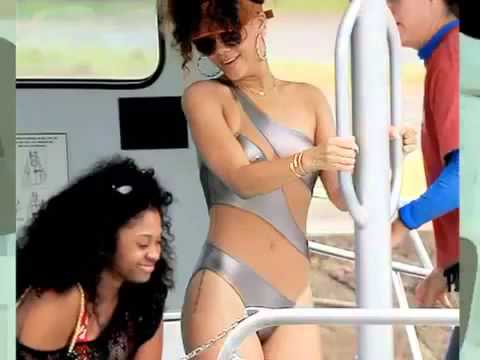 wow... Sexy Rihanna Shows Off Her Bikini Body   Hot News