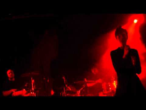 Poliça- Smug (Live @ The Arches, Glasgow 7th Feb 2014)