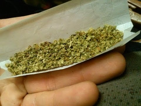 How to roll the best Medical Marijuana joint with Cheese kush, zigzag and clove.